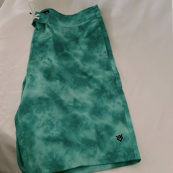 VEECE~Board Shorts / Stretch / Like New - Picture 7 of 15
